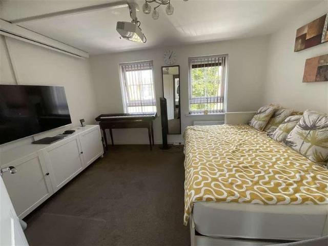 House for sale in Lee Chapel, Essex
