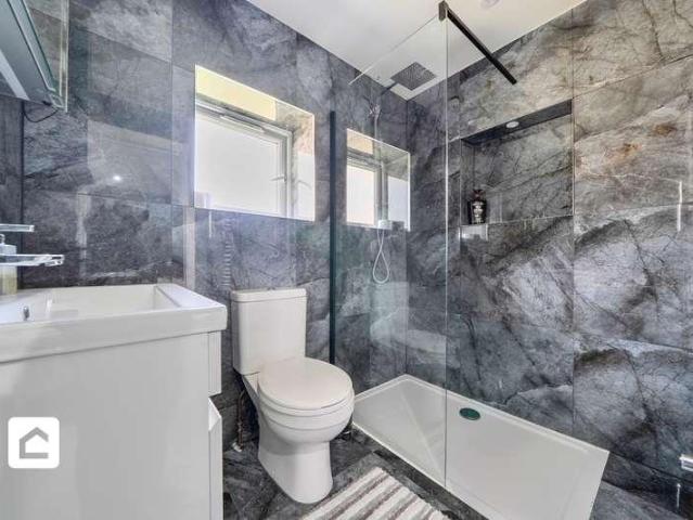 House for sale in London Borough of Croydon, Kenley