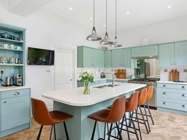 House for sale in New Malden, Greater London