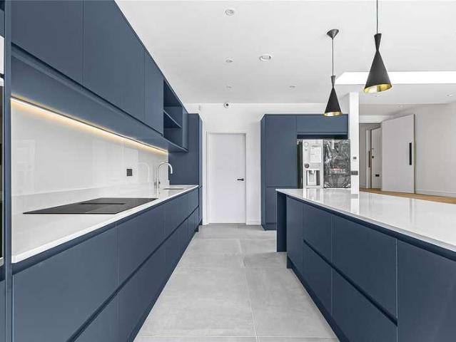 House for sale in New Southgate, Greater London
