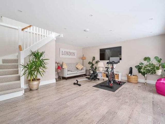 House for sale in Fole, Surrey