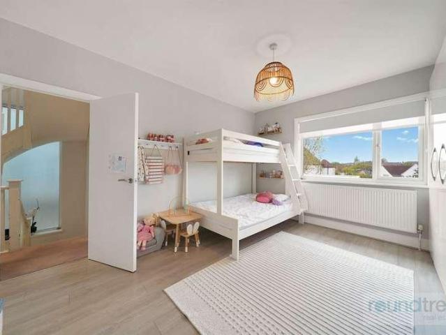 House for sale in Temple Fortune, Greater London