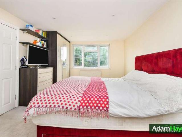 House for sale in Friern Barnet, Greater London