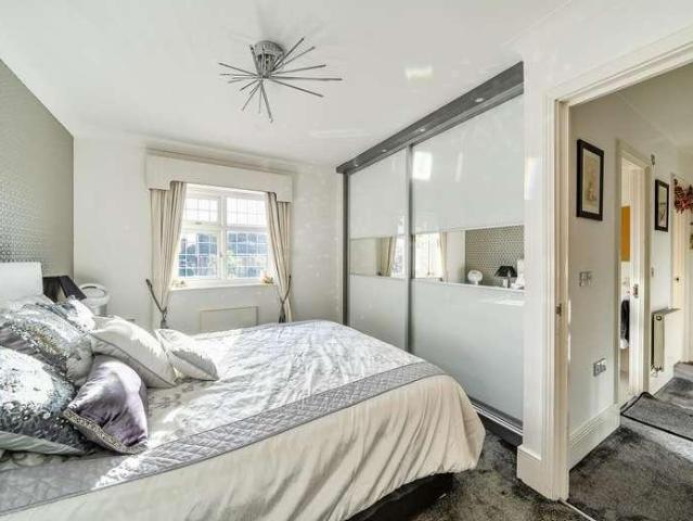 House for sale in Little Stanmore, Greater London