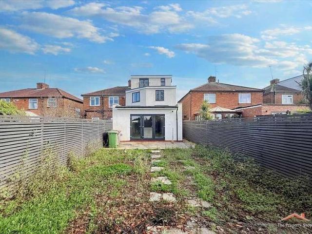 House for sale in Elstree and Borehamwood, Borehamwood