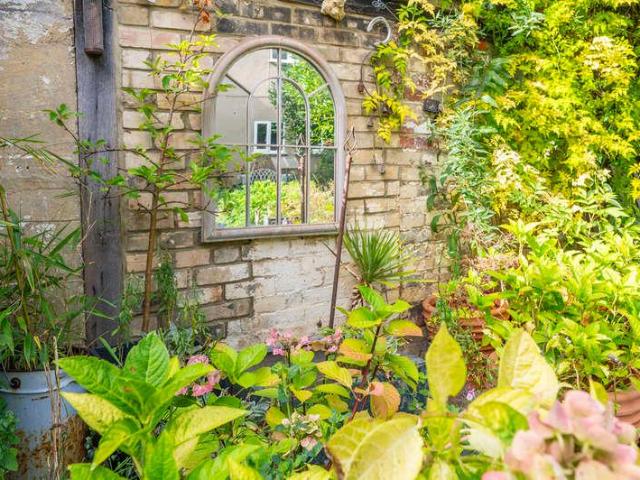 House for sale in Sudbury, Chelmondiston