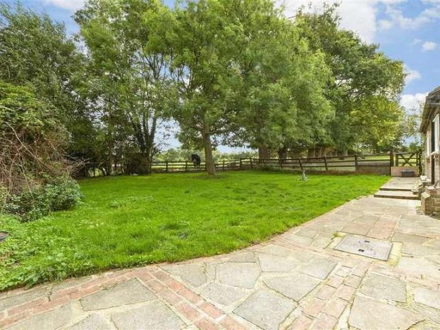 House for sale in Hillview, Surrey