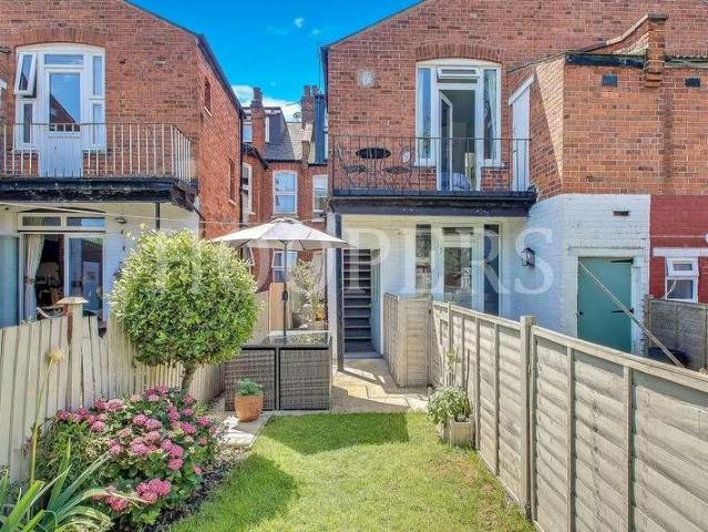 House for sale in Cricklewood, Greater London