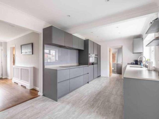 House for sale in Southlea, Datchet
