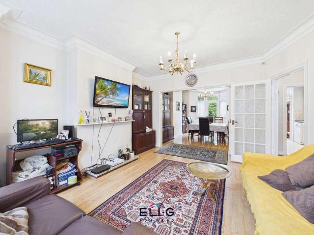 House for sale in Temple Fortune, Greater London