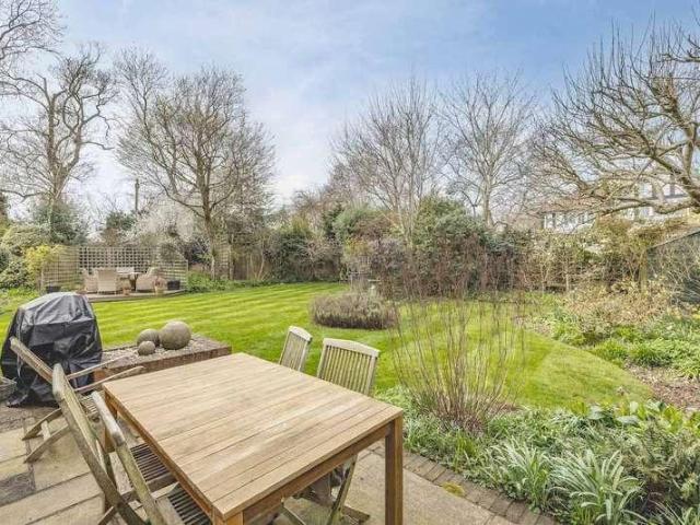 House for sale in Chalfont St. Peter, Denham