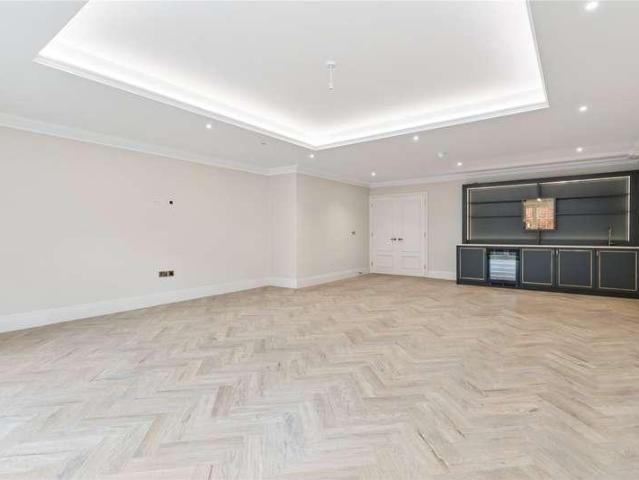 House for sale in Lower Green Esher, Blackhills