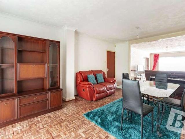 House for sale in Pilgrims' Hatch, Navestock Side