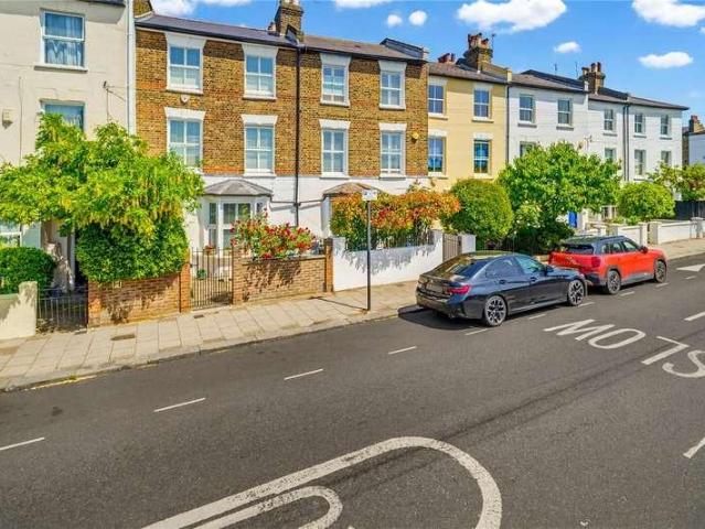House for sale in Summerstown, Greater London