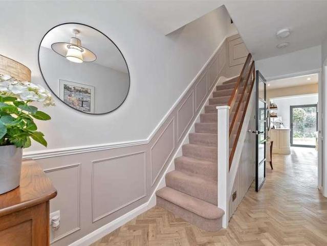 House for sale in How Wood, Five Acres