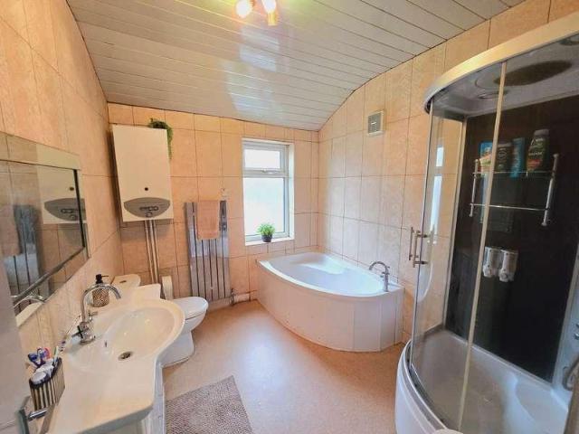House for sale in Bradford, West Yorkshire