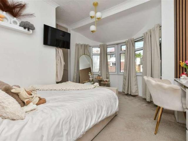 House for sale in River, Ash