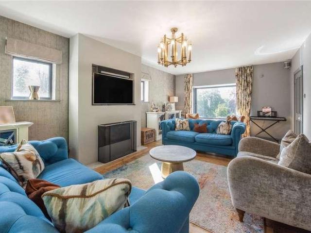 House for sale in Sleepers' Hill, Hampshire