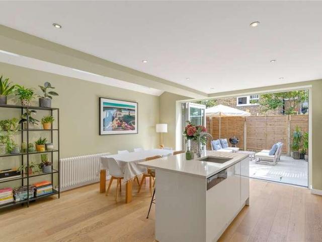 House for sale in Clapham Junction, Greater London