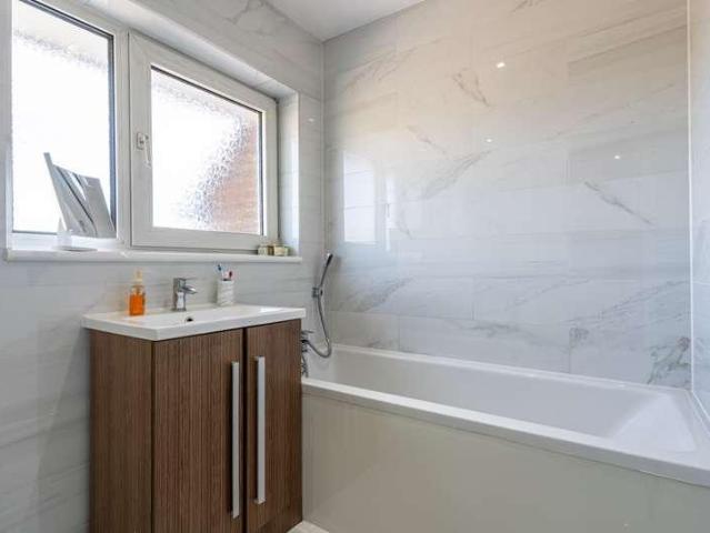 House for sale in Singlewell, Hamerton