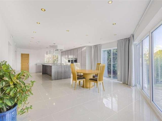 House for sale in Potters Bar