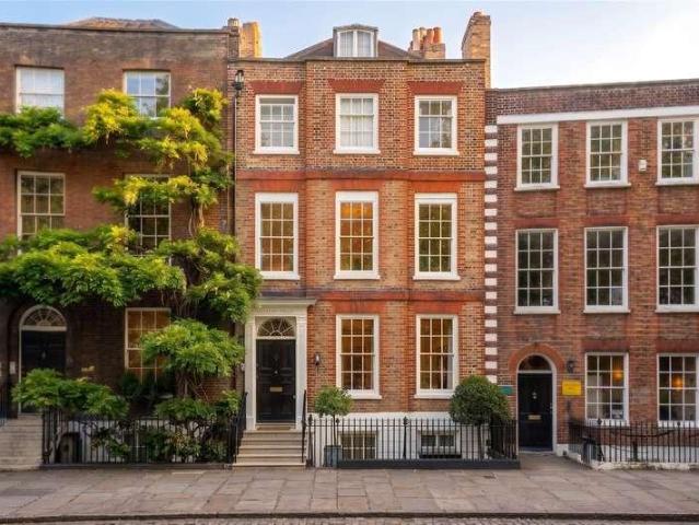 House for sale in St Margarets, Greater London