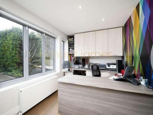 House for sale in Highwood Hill, Greater London