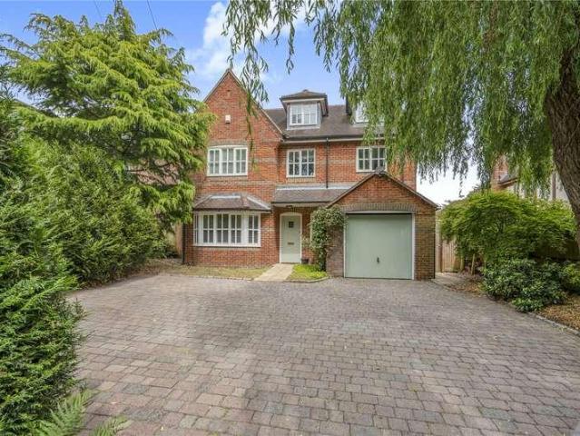 House for sale in Heol-las, Surrey