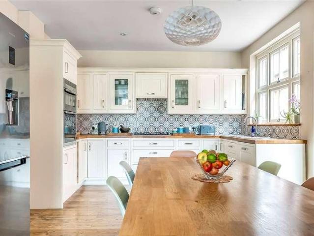 House for sale in Guildford Park, Guildford