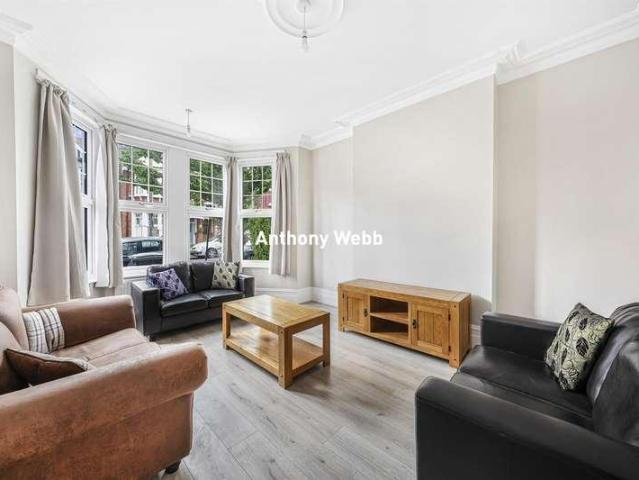 House for sale in Palmers Green, Greater London