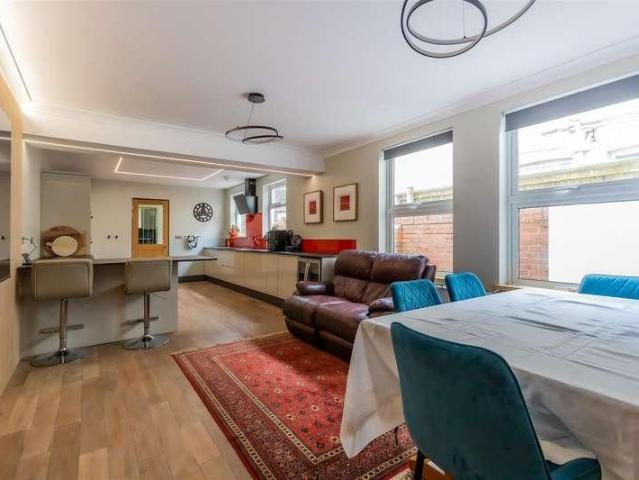 House for sale in Plasnewydd, Falcon Lodge