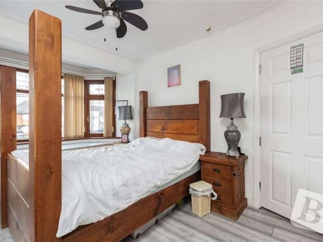 House for sale in Gants Hill, Greater London