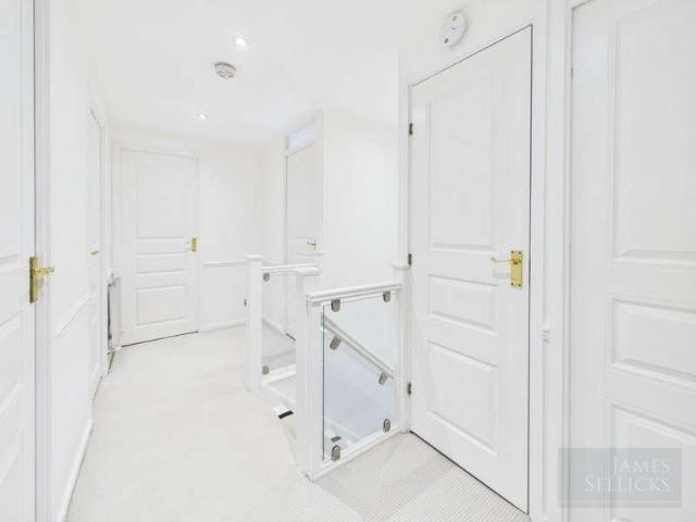 House for sale in Oadby, Leicestershire