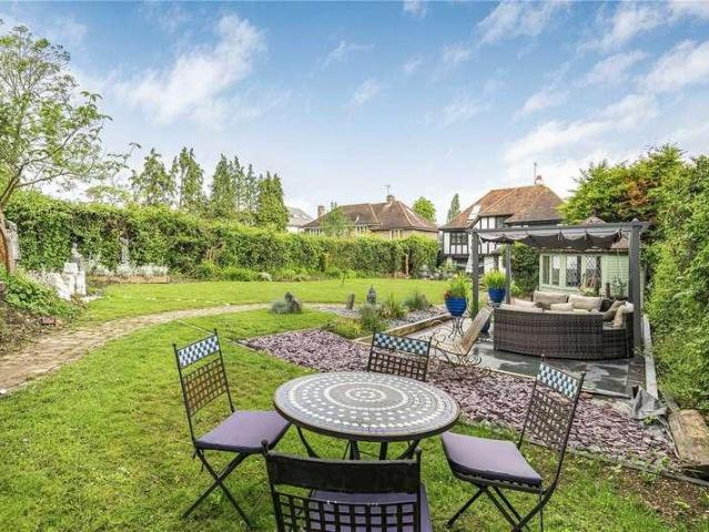 House for sale in Hadley Wood, Greater London
