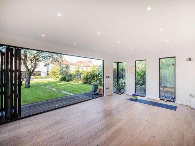 House for sale in The Hale, Mill Hill