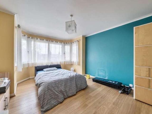 House for sale in Little Stanmore, Greater London