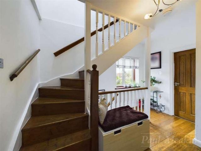 House for sale in South Croydon, Selsdon