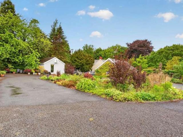 House for sale in Llanfihangel Aberbythych, Wales