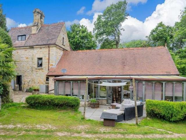 House for sale in Hillview, Surrey