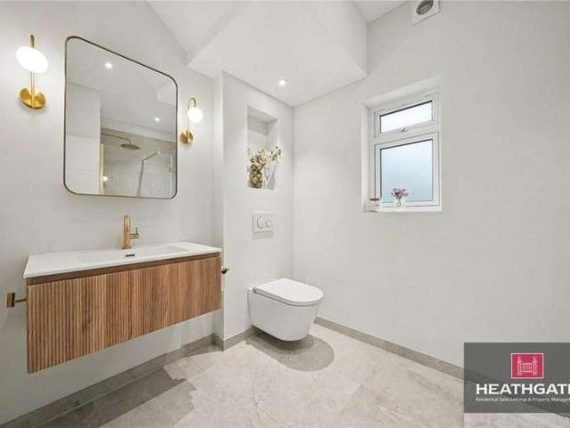 House for sale in Golders Green, Greater London