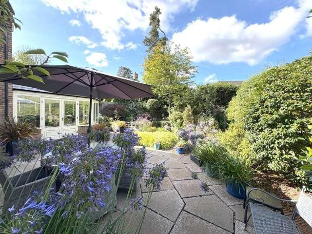 House for sale in Durgates, Cross In Hand