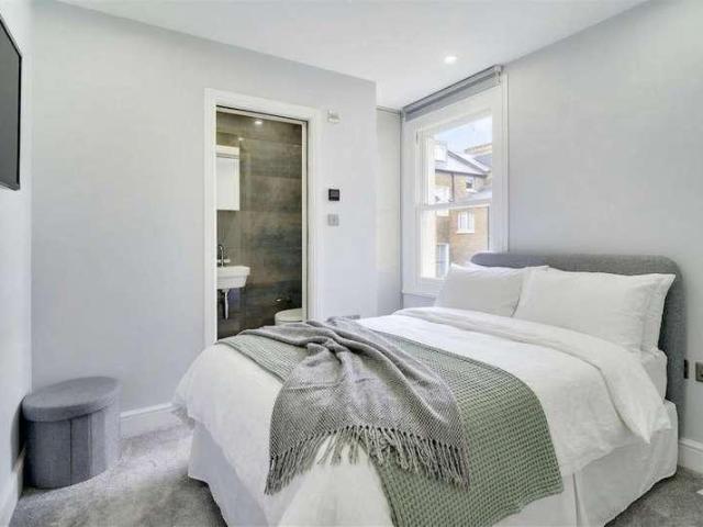 House for sale in Brompton, Greater London