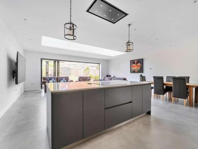 House for sale in Little Stanmore, Greater London