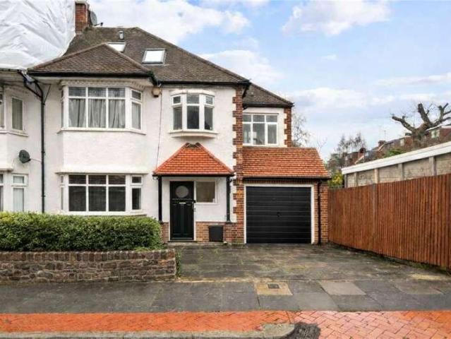 House for sale in West Finchley, Greater London