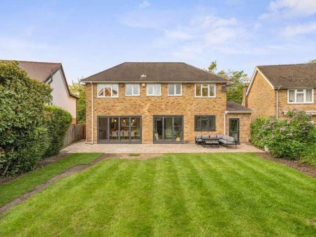 House for sale in Pinner, Greater London