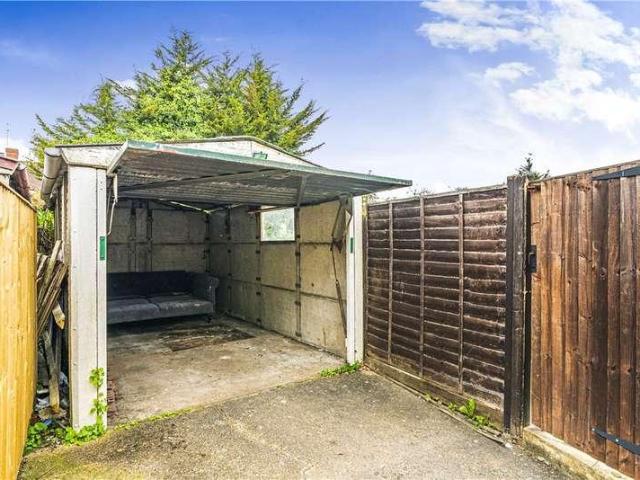House for sale in London Borough of Ealing, Perivale