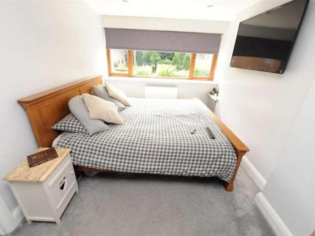 House for sale in Greengates, West Yorkshire