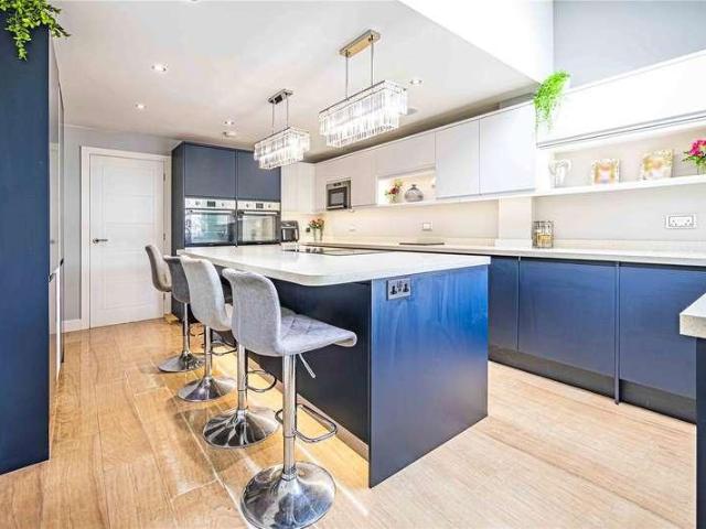 House for sale in Highfield, Pouchen End