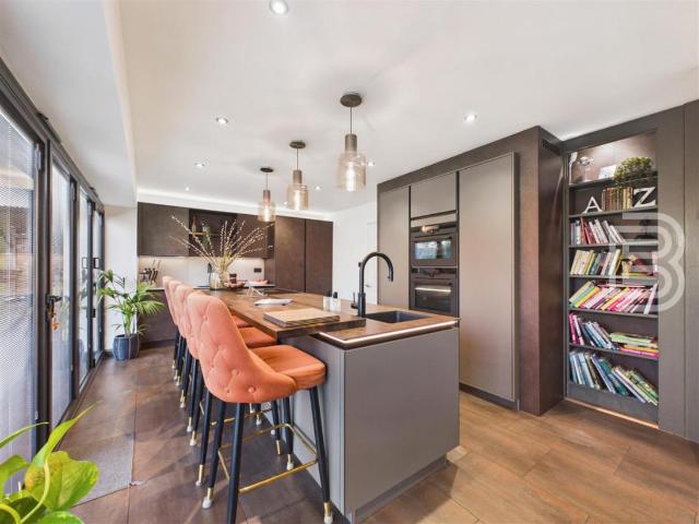 House for sale in Cawston, New Bilton