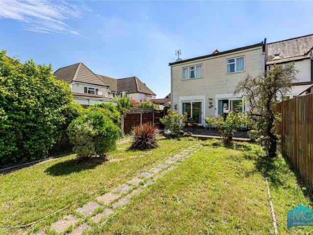 House for sale in North Finchley, Greater London